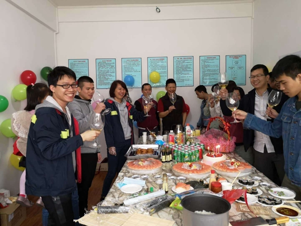 电商仓储风雨同业 EBET易博2019年第一季度员工生日会