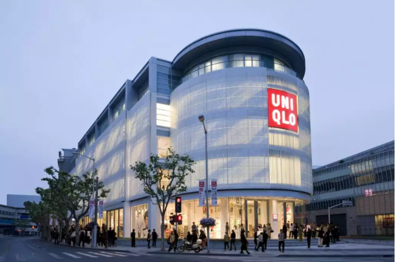 Uniqlo �ɹ����� 100% ȫ�Զ��ִ���������е�ֱ������·�����װ��������