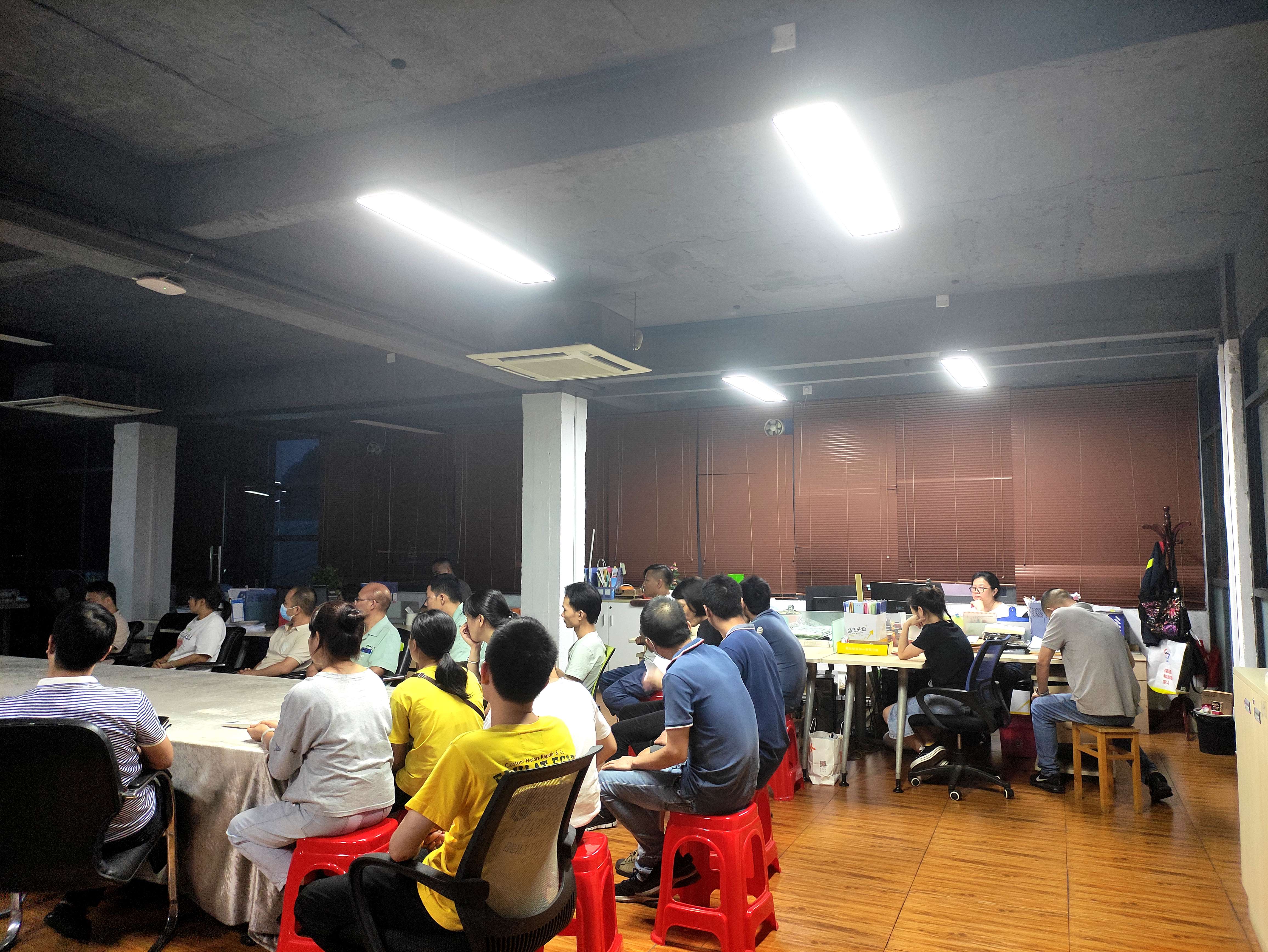 拉萨仓库开启员工-商务礼节畅谈会